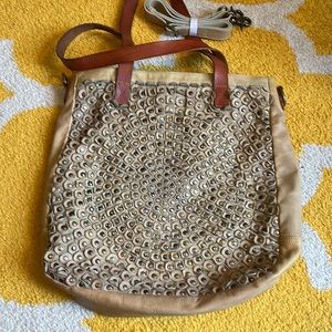 Old Trend beige Grommet tote
